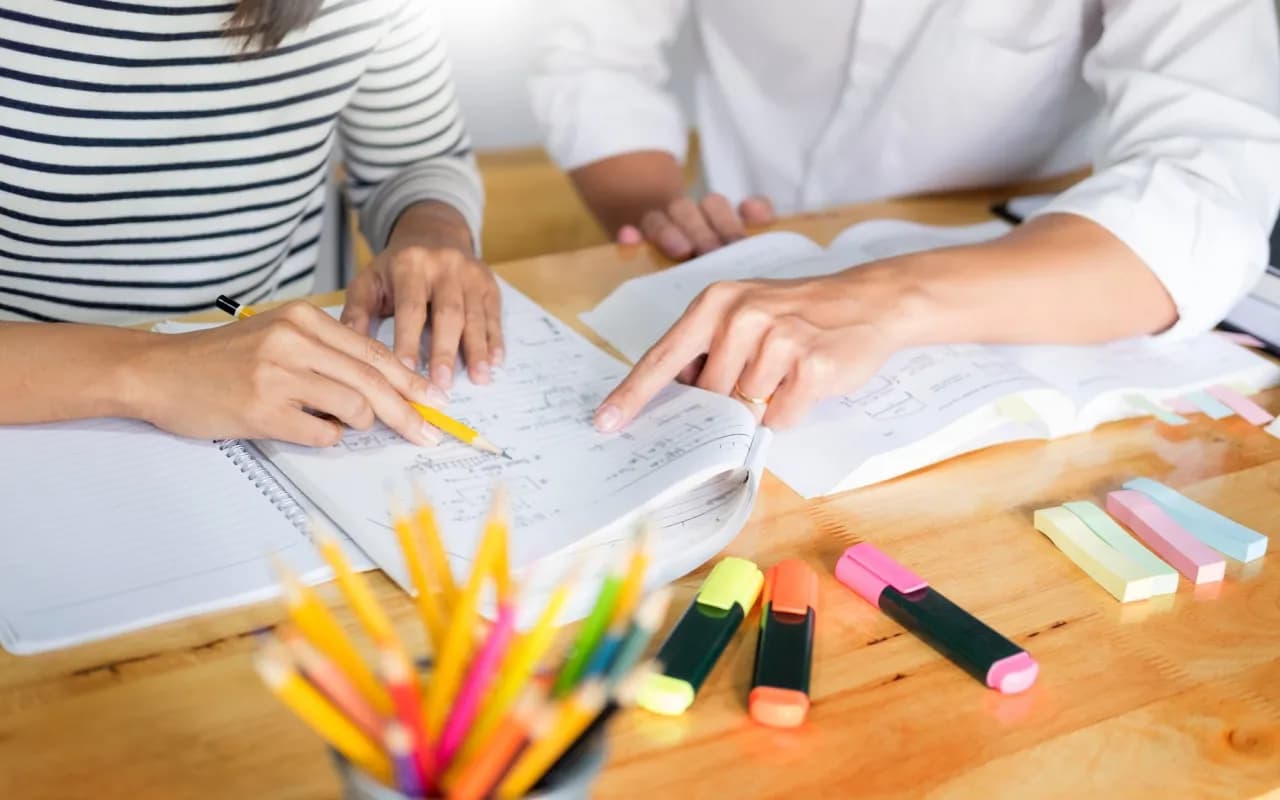 Ile brać za korepetycje z angielskiego? Sprawdź, co wpływa na ceny